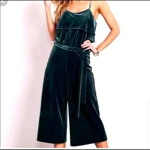 ALI & JAY velvet jumpsuit, perfect for holidays!